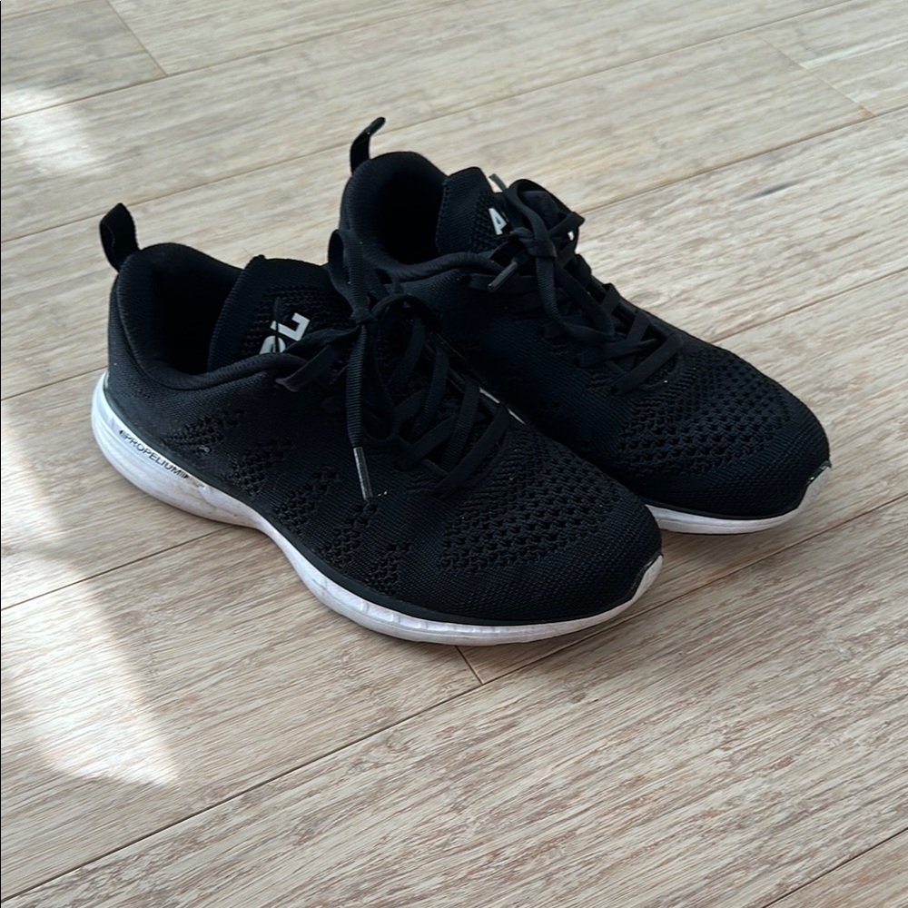 Abrand Black Athletic Shoes
